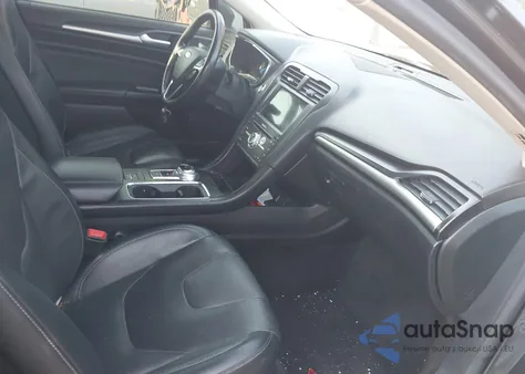 2018 Ford Fusion Hybrid Titanium z USA, uszkodzony, nr VIN 3FA6P0RU4JR207204